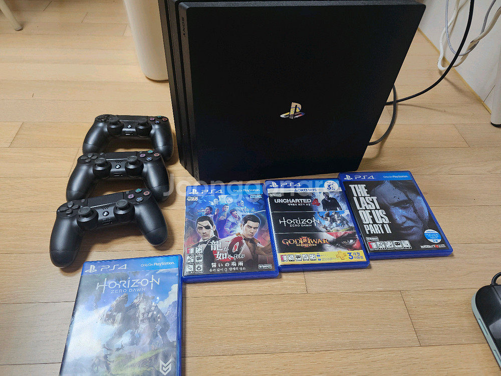PS4 Pro 팝니다~^^--0