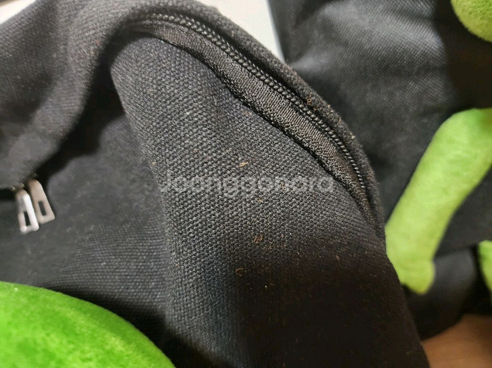 검정색 페페가방 개구리가방 백팩 손가방--1