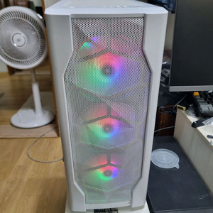 RX580 8GB 게이밍 컴퓨터 화이트