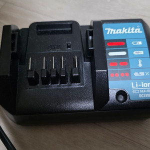 DC18WA 마끼다 충전기