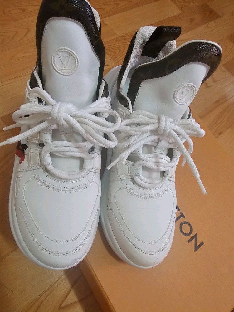 루이비통 아치라이트 한정판 스니커즈 이미지