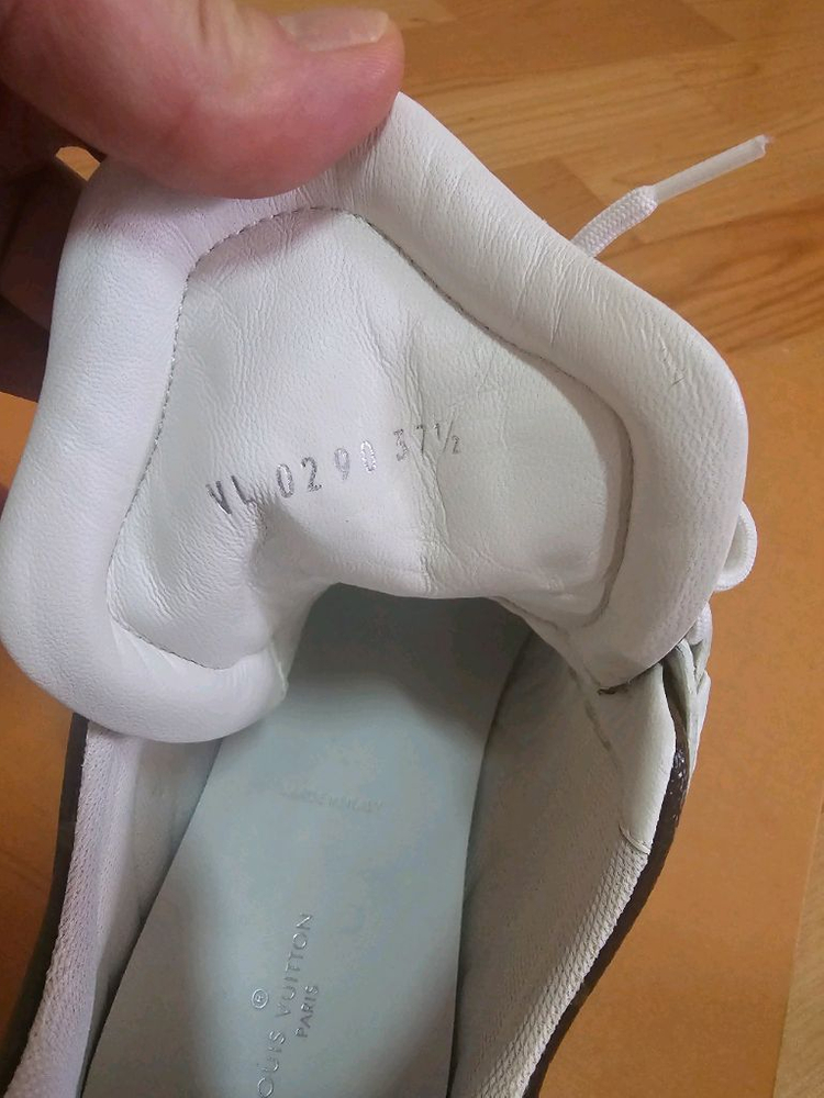 루이비통 아치라이트 한정판 스니커즈 이미지