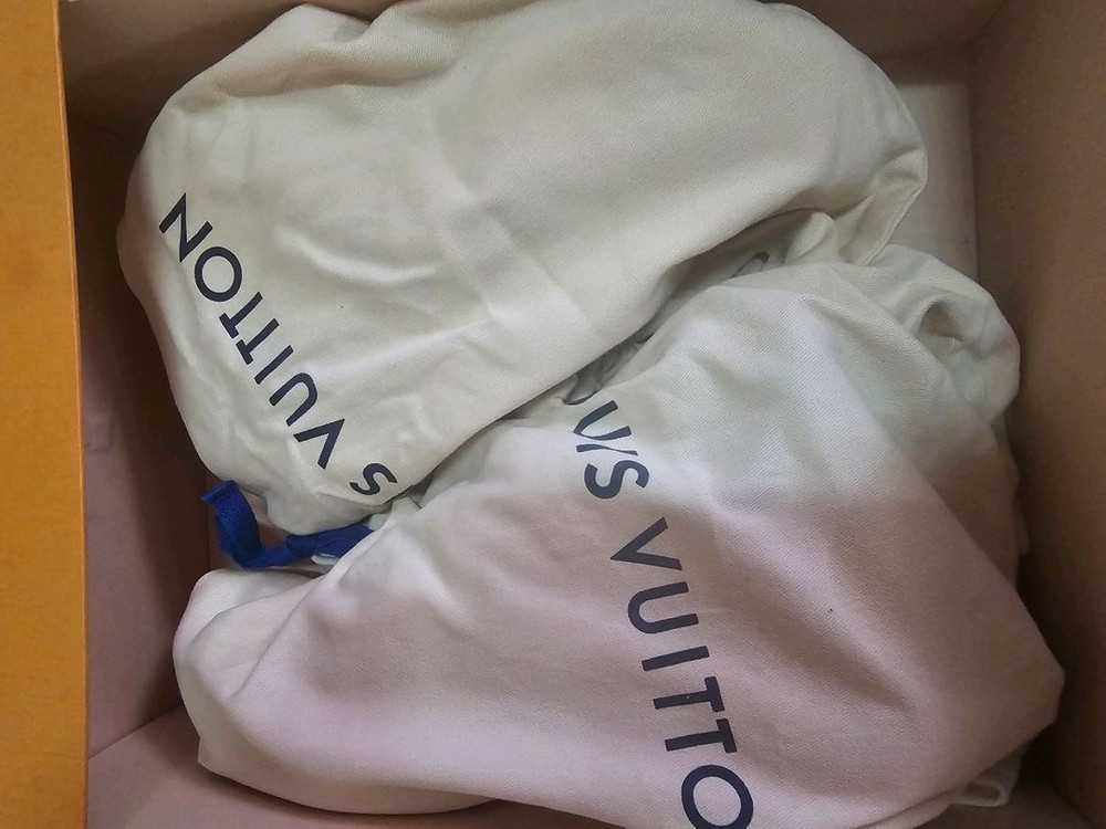 루이비통 아치라이트 한정판 스니커즈 이미지