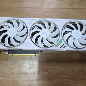 RTX 4070 ti super 폴라폭스 화이트