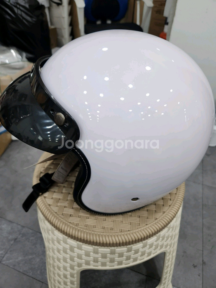 흰색 반모 헬멧 새상품입니다사이즈는 XXL(63-64c--0