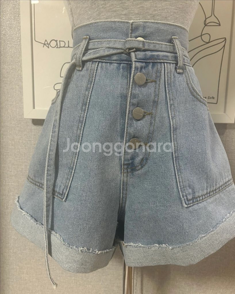 새상품 하이웨스트 단추 청 반바지--3