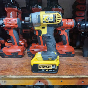 디월트충전임팩드라이버