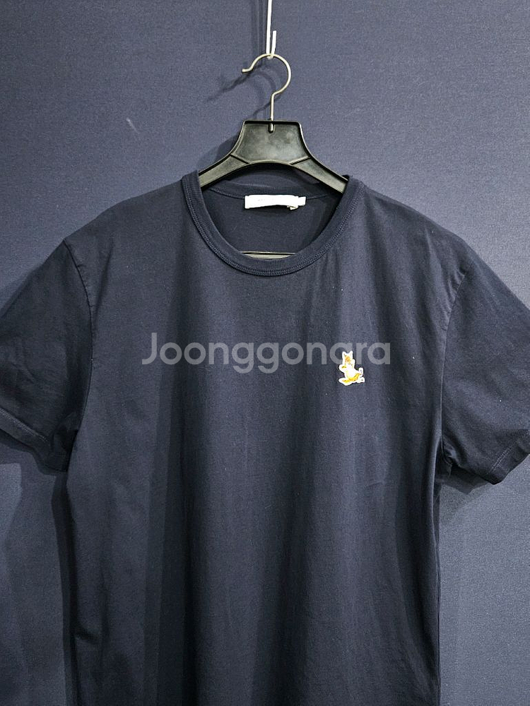 메종키츠네 네이비 남성 105 반팔티--5