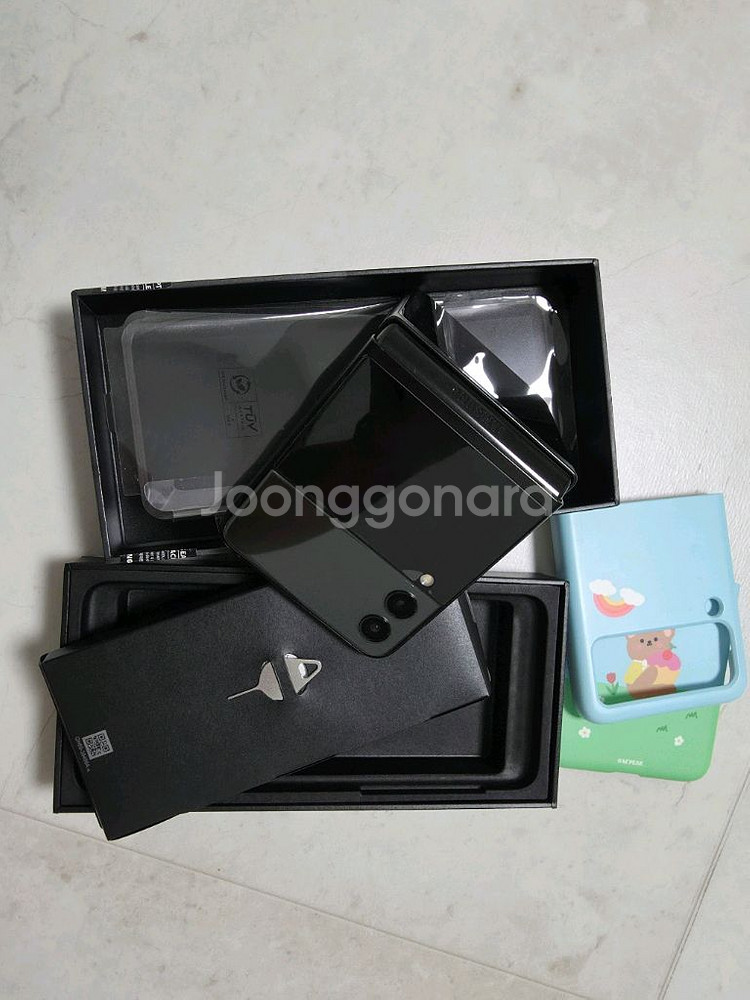 갤럭시z플립3 블랙색상 256gb(자급제) 판매합니다--0
