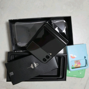 갤럭시z플립3 블랙색상 256gb(자급제) 판매합니다