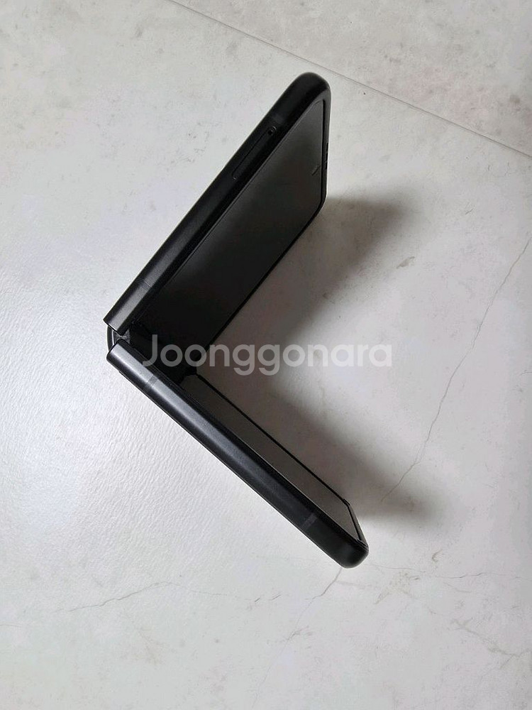 갤럭시z플립3 블랙색상 256gb(자급제) 판매합니다--4