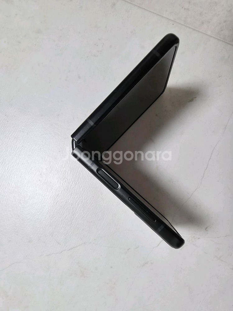 갤럭시z플립3 블랙색상 256gb(자급제) 판매합니다--6