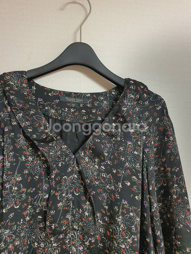 써스데이아일랜드 프릴 디테일 플로랄 롱 원피스 s사--4