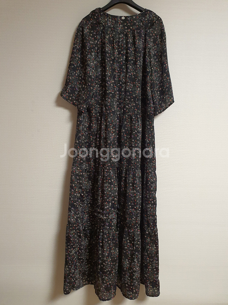 써스데이아일랜드 프릴 디테일 플로랄 롱 원피스 s사--7