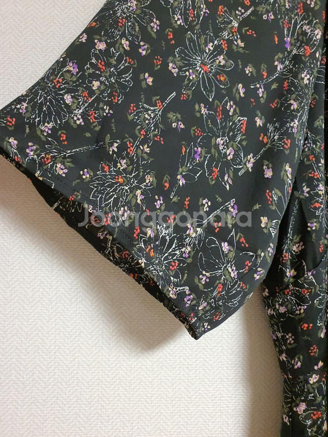 써스데이아일랜드 프릴 디테일 플로랄 롱 원피스 s사--3