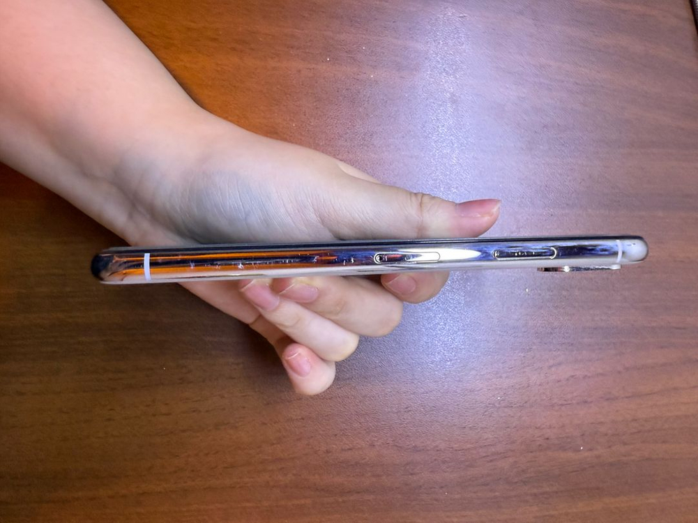 아이폰 Xs 256GB 실버 S급 무음카메라버전--1