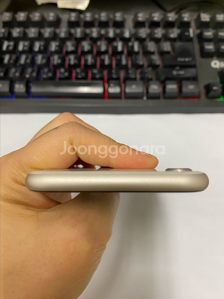 아이폰SE3 스트라이트 A급 256G 무잔상--3