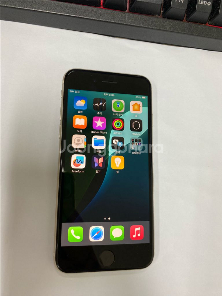 아이폰SE3 스트라이트 A급 256G 무잔상--1