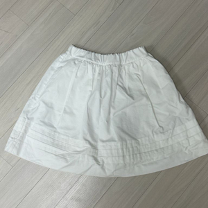 로라로라 핀턱 플레어 스커트 화이트