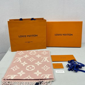 루이비통 LV 에센셜 스카프 베이지 로즈 머플러
