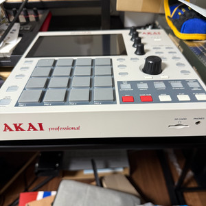 AKAI MPC ONE 샘플러 새상품