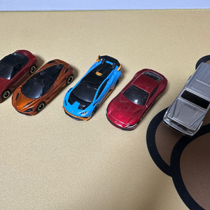 맥라렌 720S, 람보르기니 우라칸, 페라리 로마, 벤