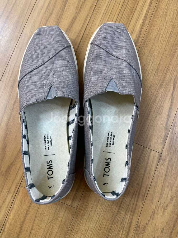 TOMS 톰스 슬립온 신발입니다.- 색상은 회색이에요---0