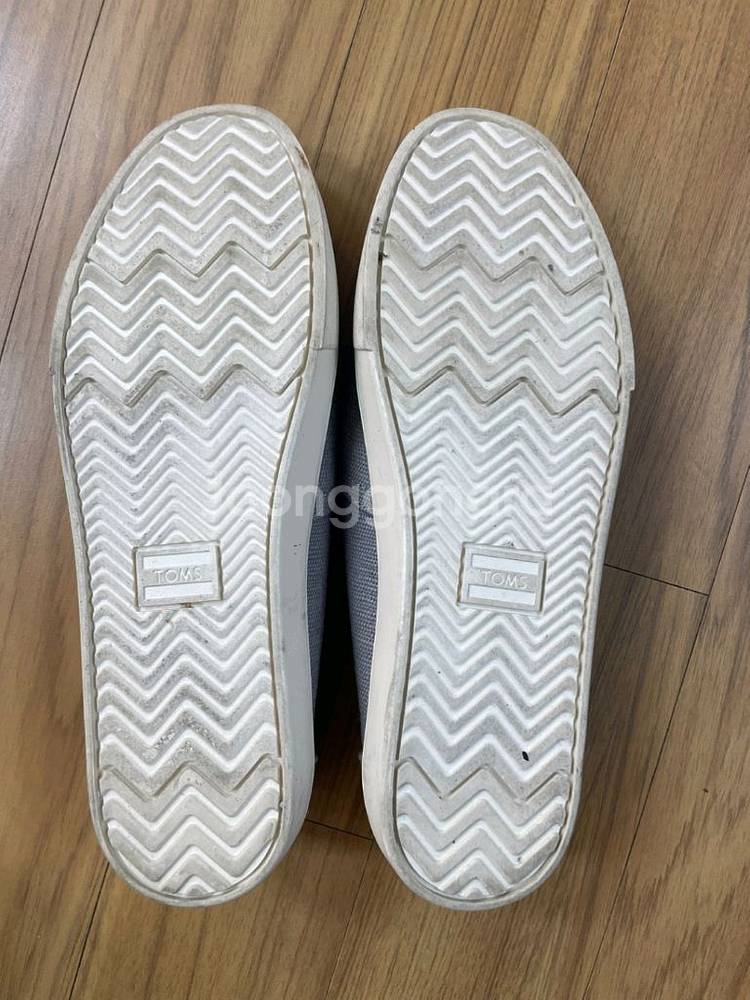 TOMS 톰스 슬립온 신발입니다.- 색상은 회색이에요---6