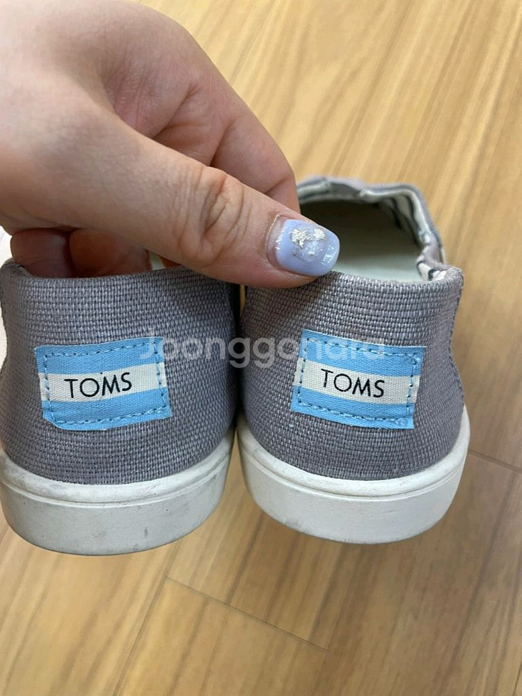 TOMS 톰스 슬립온 신발입니다.- 색상은 회색이에요---5