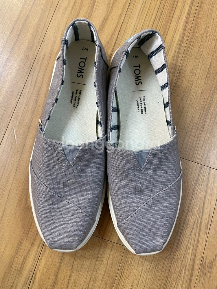 TOMS 톰스 슬립온 신발입니다.- 색상은 회색이에요---1