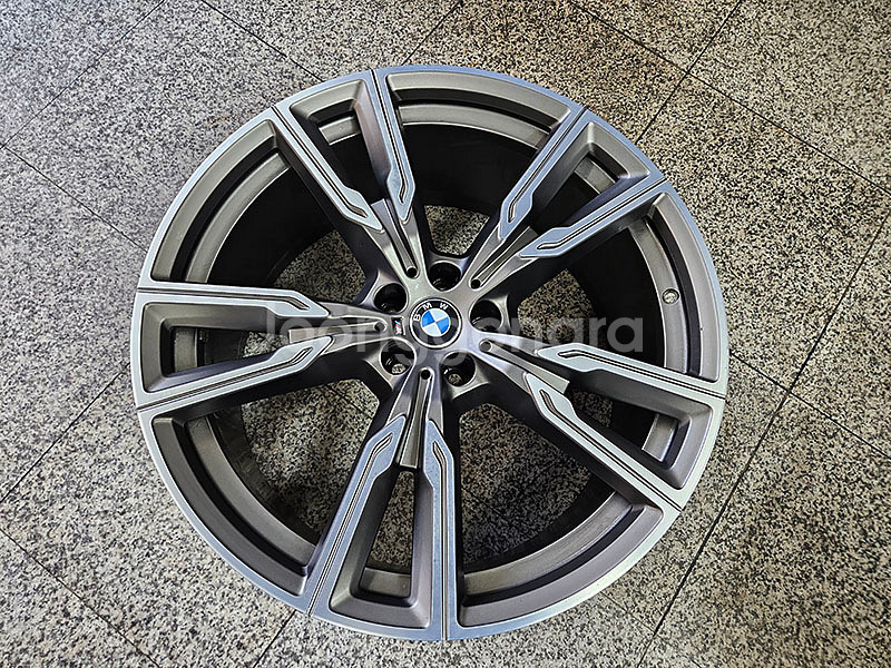 BMW G06 X6 정품 747M 22인치 후륜휠 한개--0