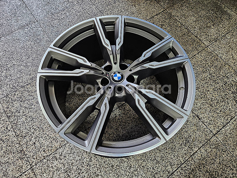BMW G06 X6 정품 747M 22인치 후륜휠 한개--3