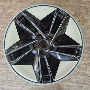 아우디RS e트론 gt 21인치 뒤 11.5j