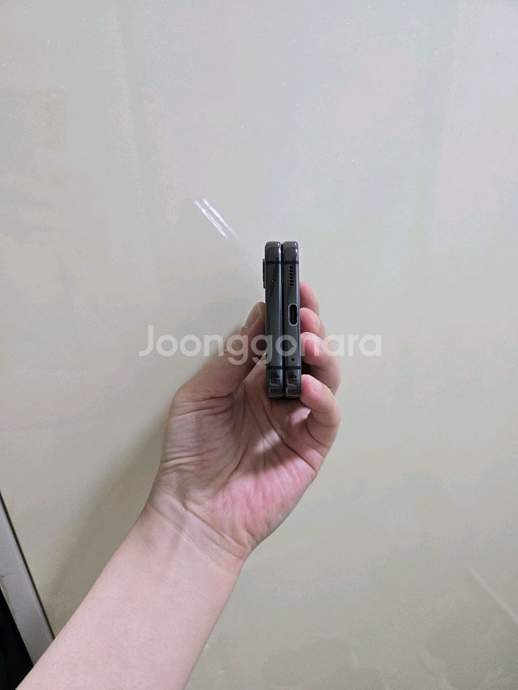 갤럭시 z플립4 (256) 팬텀블랙 팝니다--3