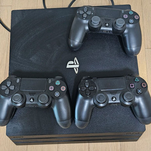 ps4 프로 팝니다~^^