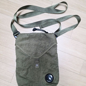 C.P 컴퍼니 크로스백