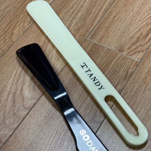 소다 SODA, 탠디 TANDY 구두주걱