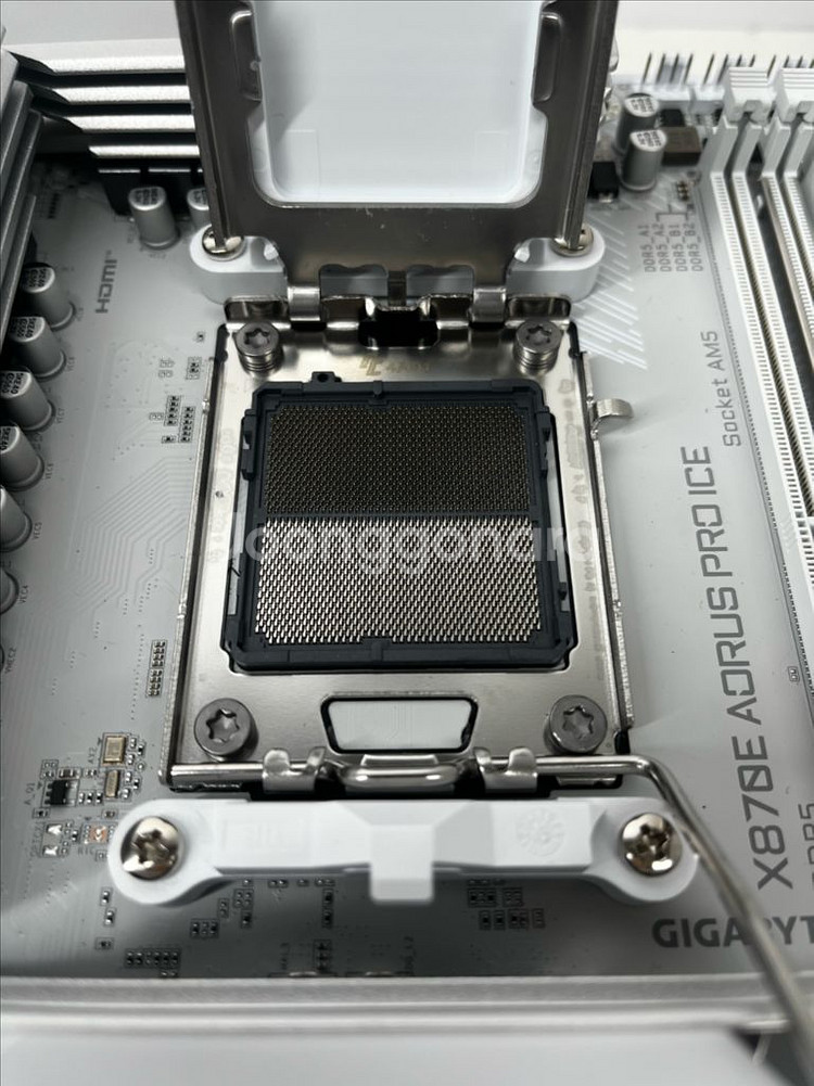 기가바이트 X870E AORUS PRO 메인보드--2