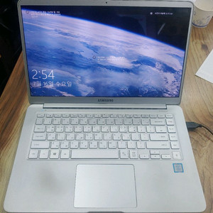 삼성 스림형 노트북 (nt900x5u). i3. 7세대