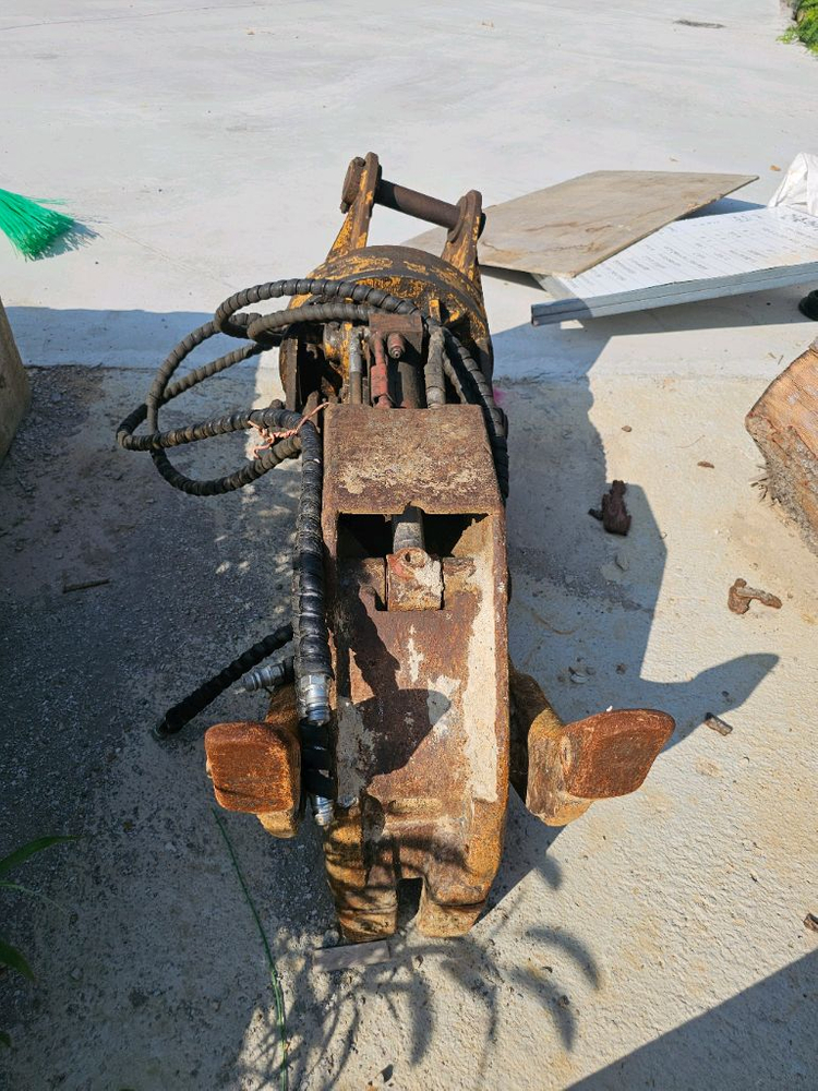 02굴삭기 어태치먼트 유압 집게 회전집게 이미지