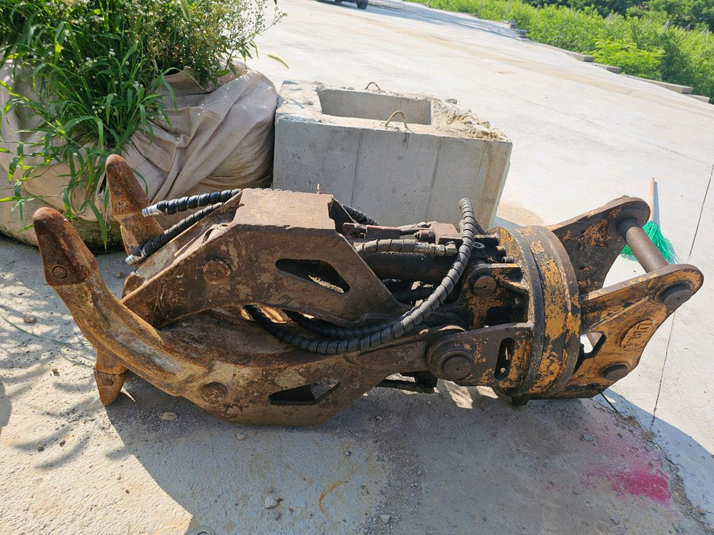 02굴삭기 어태치먼트 유압 집게 회전집게 이미지