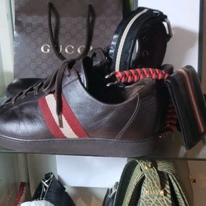 Bally 가죽 스니커즈입니다.285