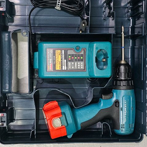 마끼다 12.2V 전동드릴