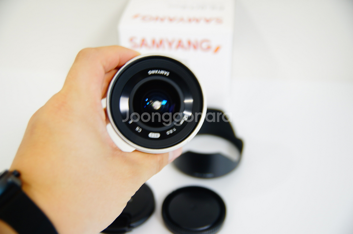 [소니용] 삼양옵틱스 12mm f2.0 실버 미러리스--1
