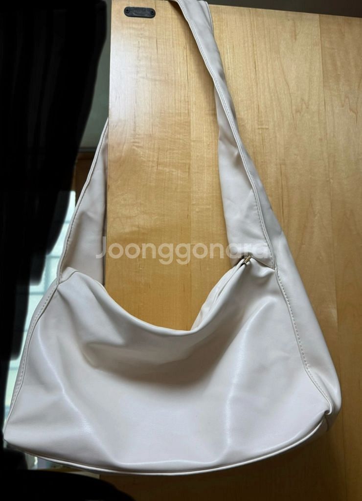 아이보리 가죽크로스백--0