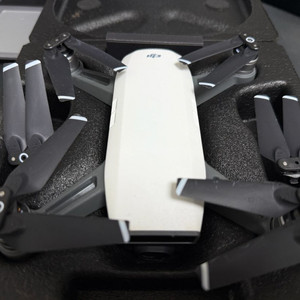 DJI 스파크 본체 + 여분 날개 2개
