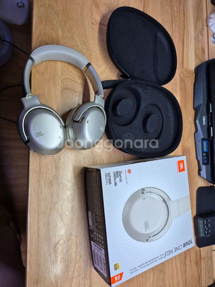 JBL Tour One M2 헤드셋 풀박스 판매--0