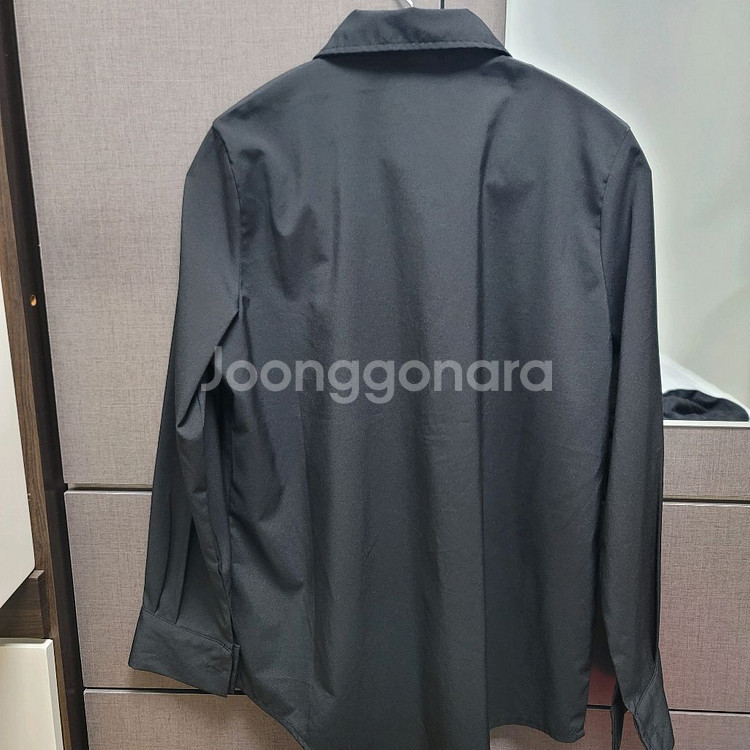 링클프리 루즈핏 블라우스 블랙 셔츠 팝니다.--3