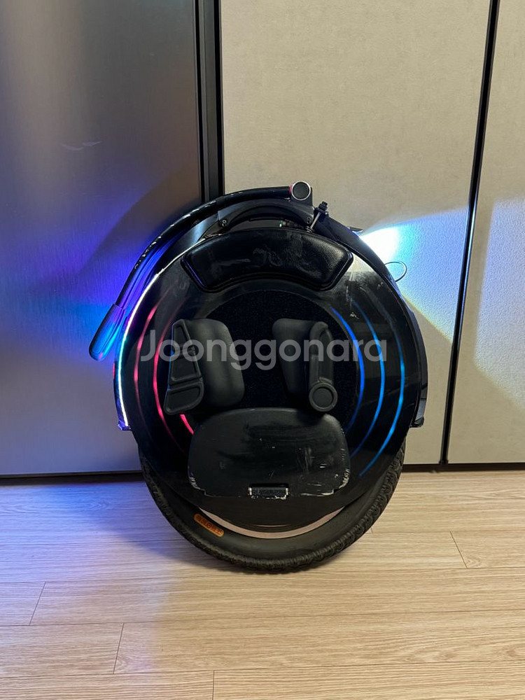 인모션 V10f 전동휠(새 부품, 헬멧 같이 드려요)--1
