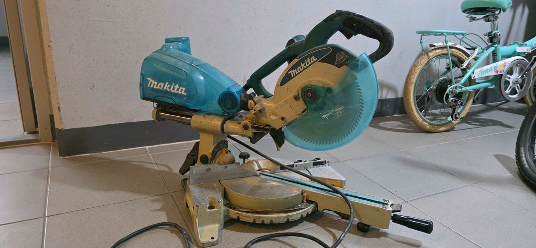 마끼다 ls0814 슬라이딩 각도절단기 이미지